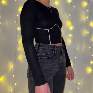 Long-sleeved underwire crop top